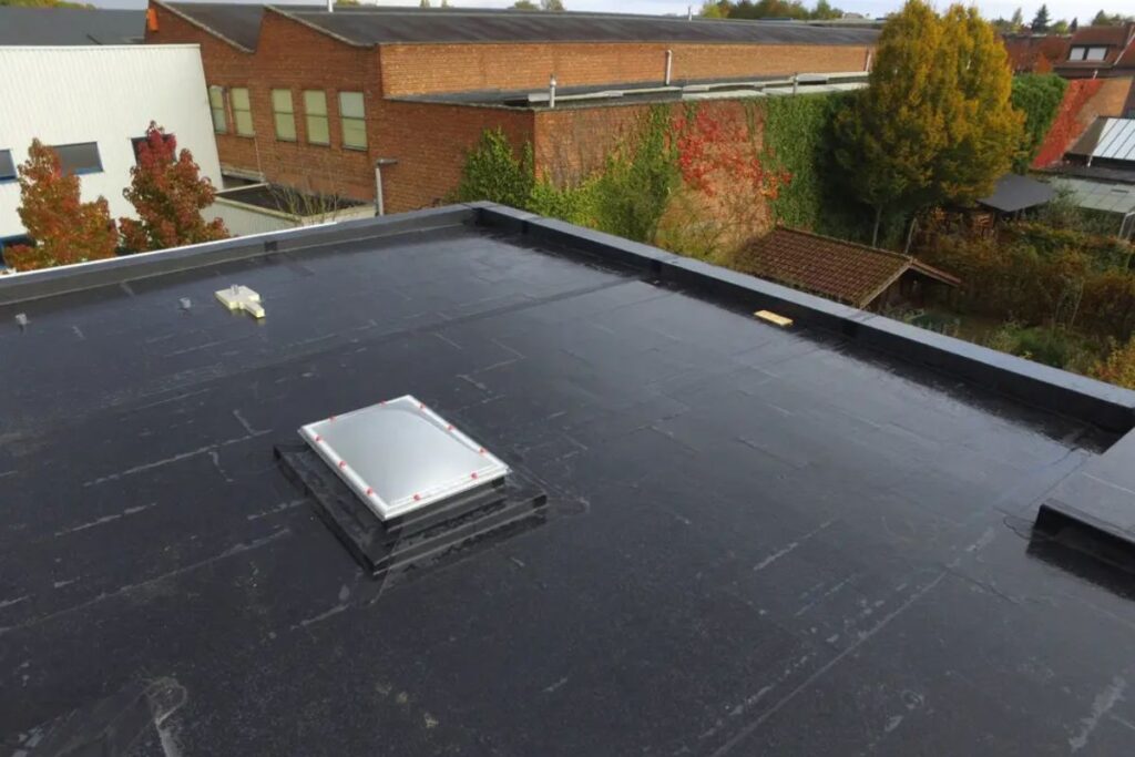 Flat Roof Systems for Commercial Buildings ( Complete Guide)